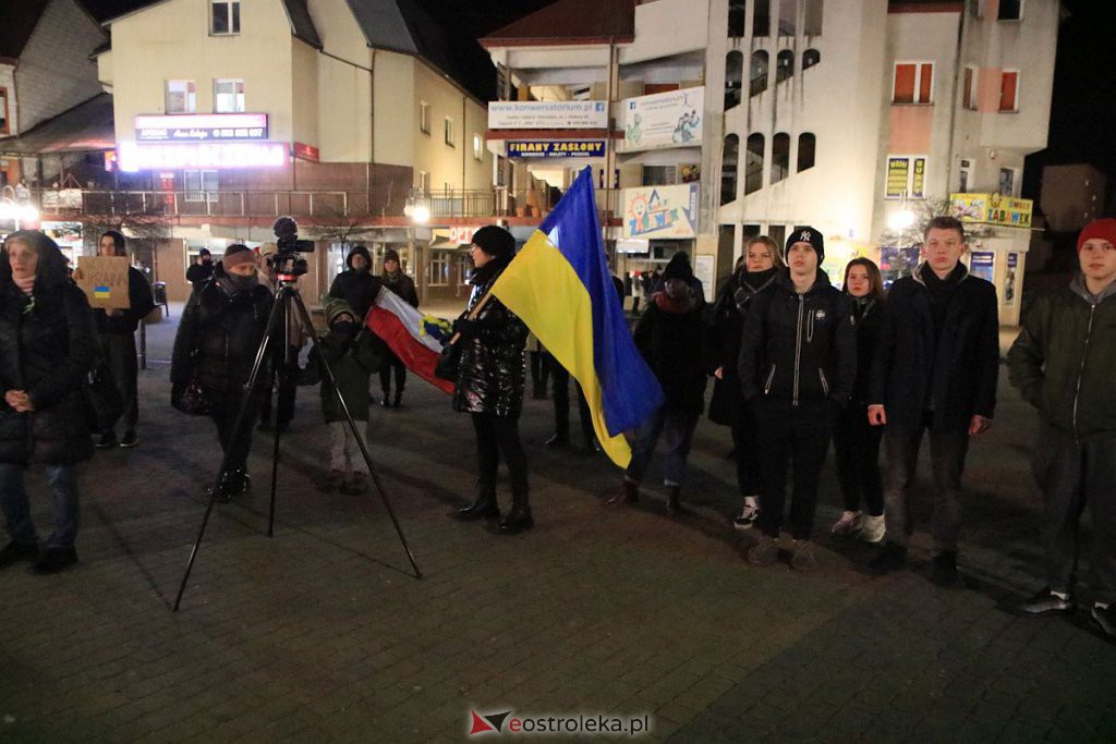 Ostrołęczanie solidarni z Ukrainą. W trudnym czasie bądźmy razem [24.02.2022] - zdjęcie #41 - eOstroleka.pl