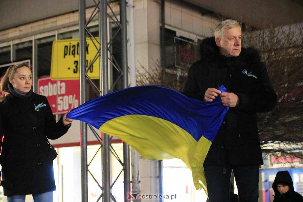 Ostrołęczanie solidarni z Ukrainą. W trudnym czasie bądźmy razem [24.02.2022] - zdjęcie #14 - eOstroleka.pl