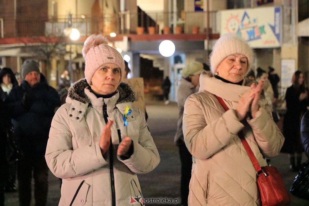 Ostrołęczanie solidarni z Ukrainą. W trudnym czasie bądźmy razem [24.02.2022] - zdjęcie #19 - eOstroleka.pl