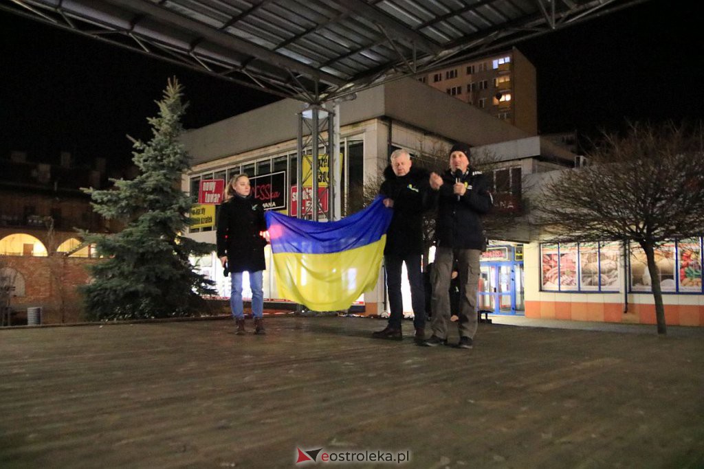 Ostrołęczanie solidarni z Ukrainą. W trudnym czasie bądźmy razem [24.02.2022] - zdjęcie #21 - eOstroleka.pl