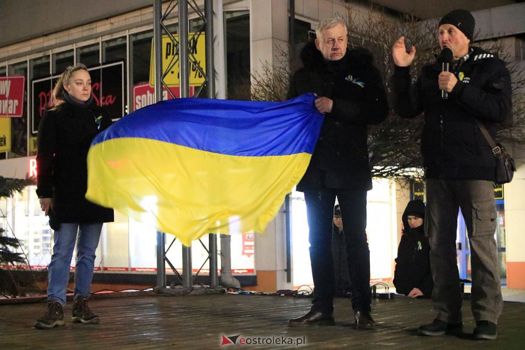 Ostrołęczanie solidarni z Ukrainą. W trudnym czasie bądźmy razem [24.02.2022] - zdjęcie #22 - eOstroleka.pl