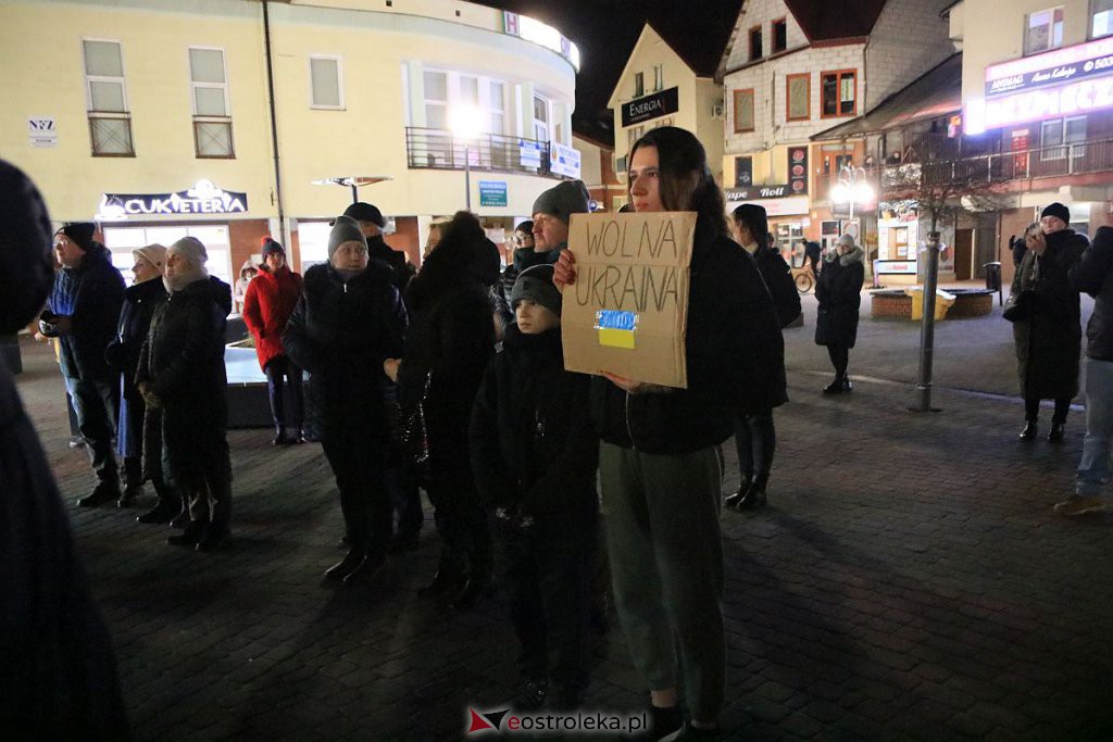 Ostrołęczanie solidarni z Ukrainą. W trudnym czasie bądźmy razem [24.02.2022] - zdjęcie #13 - eOstroleka.pl