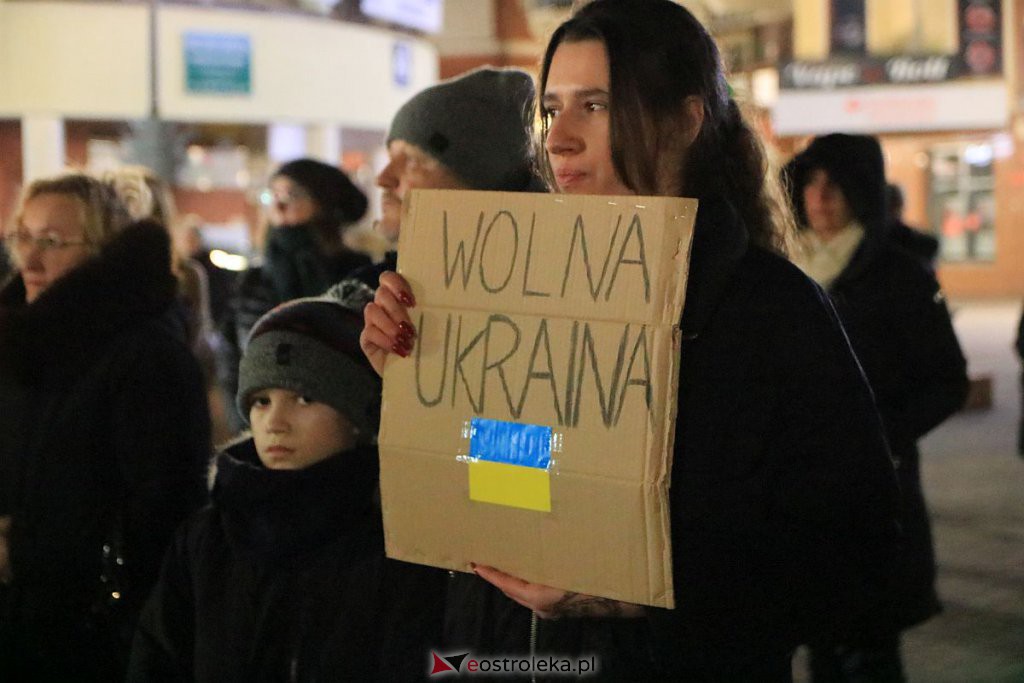 Ostrołęczanie solidarni z Ukrainą. W trudnym czasie bądźmy razem [24.02.2022] - zdjęcie #34 - eOstroleka.pl