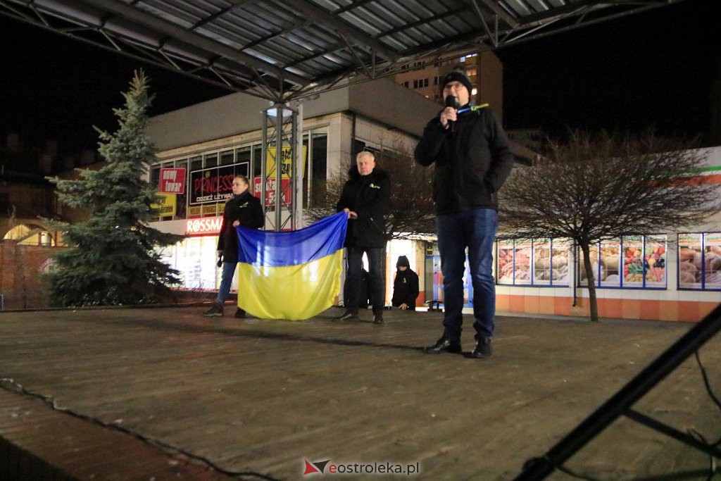 Ostrołęczanie solidarni z Ukrainą. W trudnym czasie bądźmy razem [24.02.2022] - zdjęcie #39 - eOstroleka.pl