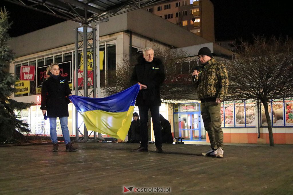Ostrołęczanie solidarni z Ukrainą. W trudnym czasie bądźmy razem [24.02.2022] - zdjęcie #44 - eOstroleka.pl