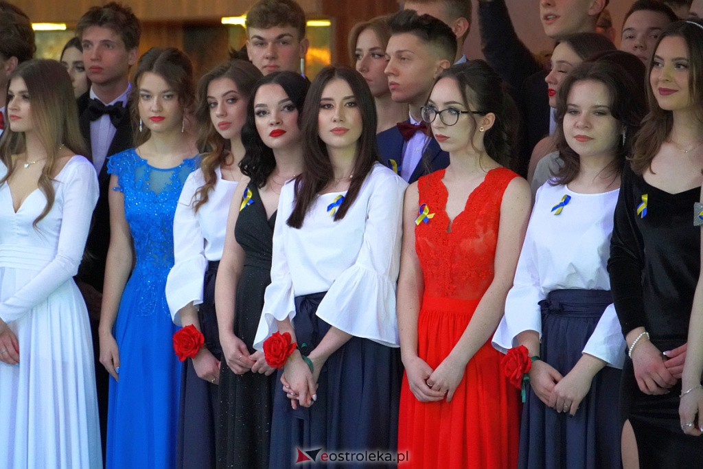 Studniówka 2022. I LO w Ostrołęce - zdjęcie #226 - eOstroleka.pl