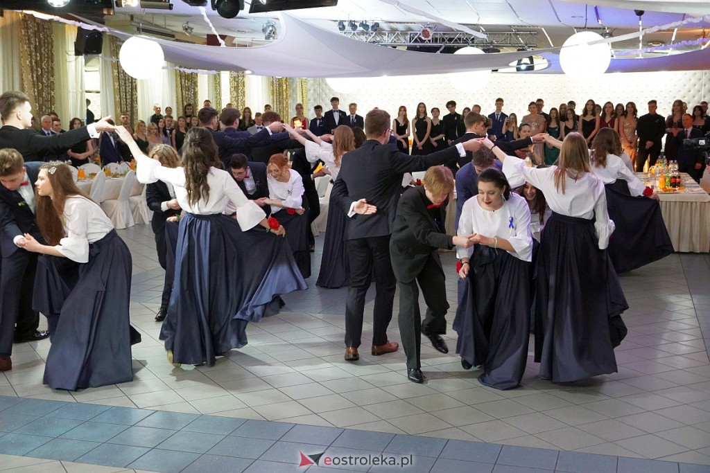 Studniówka 2022. I LO w Ostrołęce - zdjęcie #143 - eOstroleka.pl