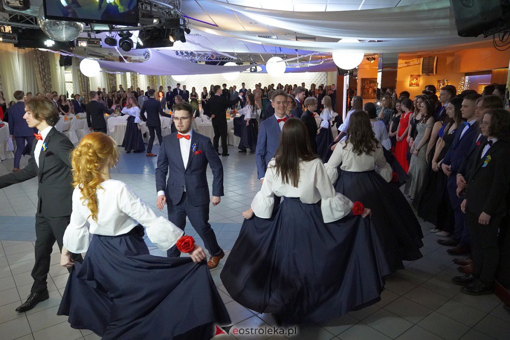 Studniówka 2022. I LO w Ostrołęce - zdjęcie #150 - eOstroleka.pl