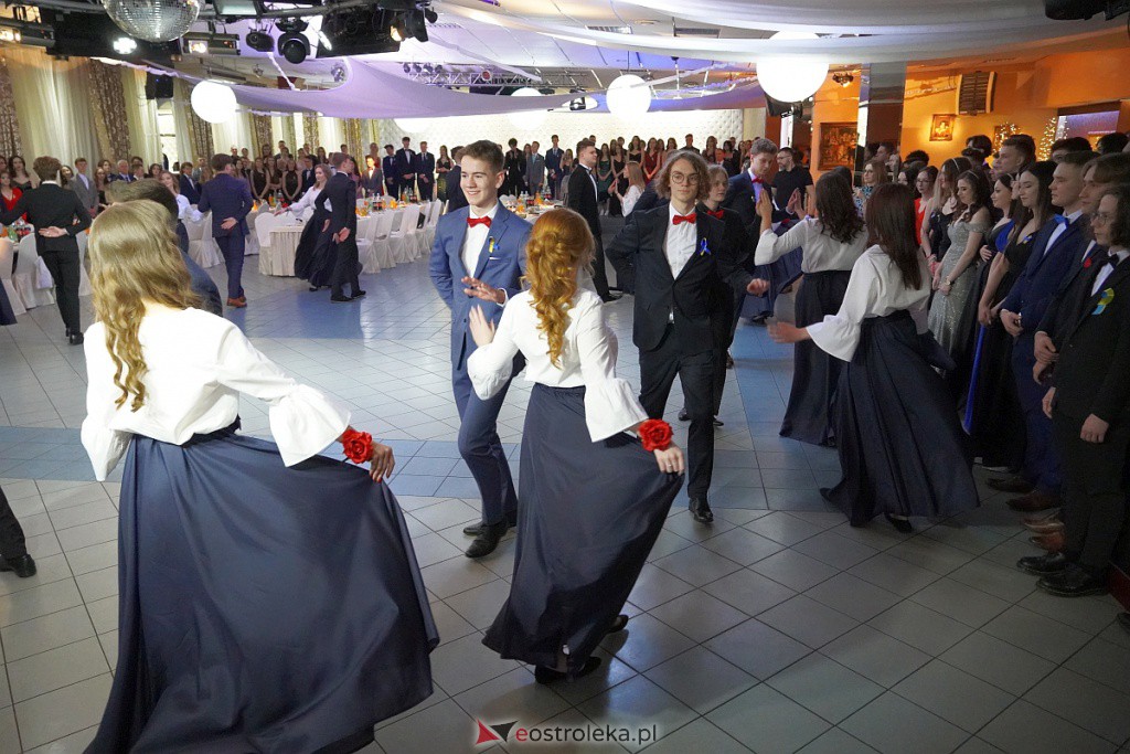 Studniówka 2022. I LO w Ostrołęce - zdjęcie #144 - eOstroleka.pl