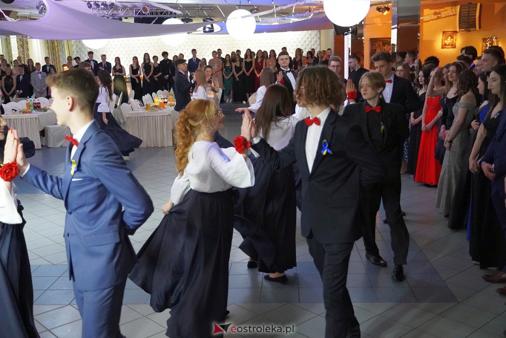 Studniówka 2022. I LO w Ostrołęce - zdjęcie #142 - eOstroleka.pl