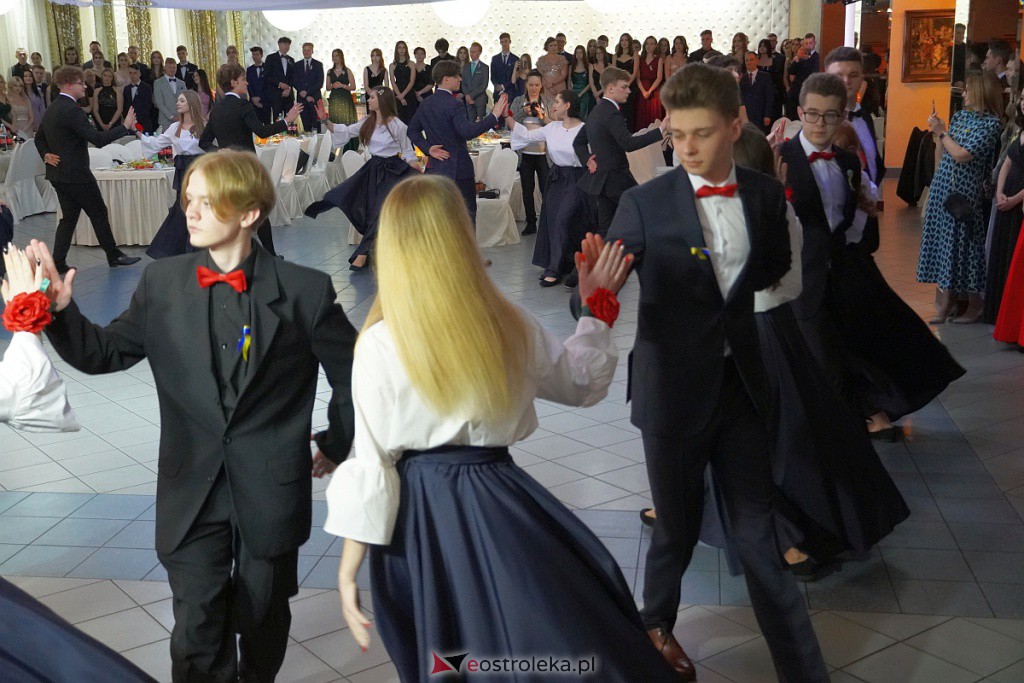 Studniówka 2022. I LO w Ostrołęce - zdjęcie #137 - eOstroleka.pl