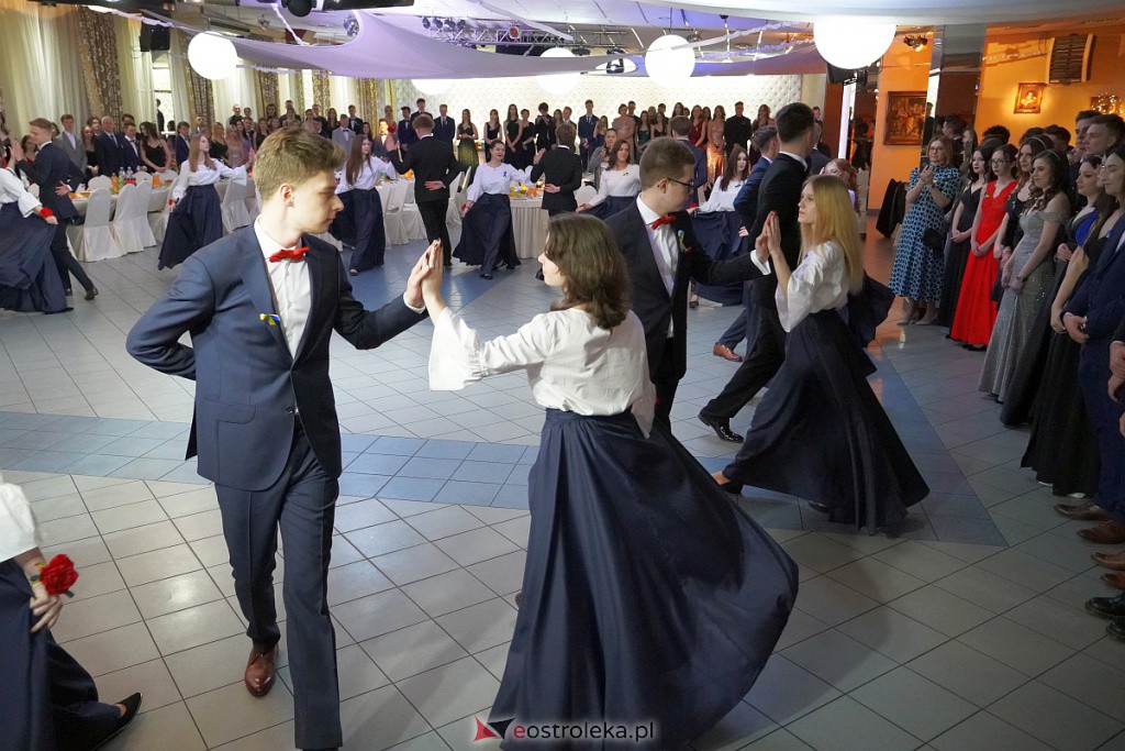 Studniówka 2022. I LO w Ostrołęce - zdjęcie #136 - eOstroleka.pl