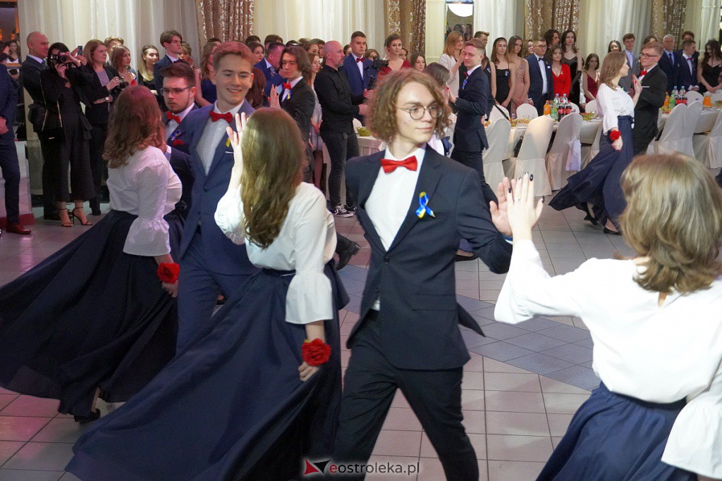 Studniówka 2022. I LO w Ostrołęce - zdjęcie #132 - eOstroleka.pl