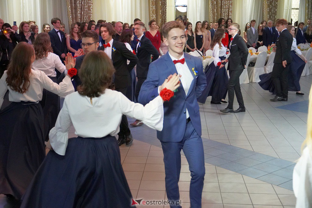Studniówka 2022. I LO w Ostrołęce - zdjęcie #128 - eOstroleka.pl
