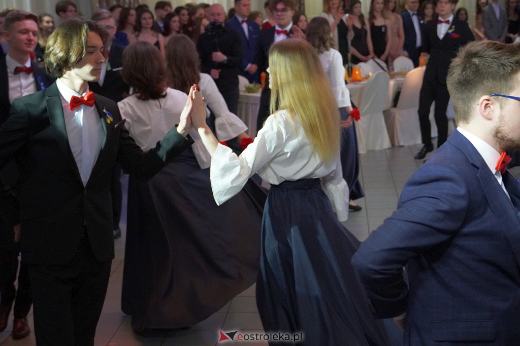 Studniówka 2022. I LO w Ostrołęce - zdjęcie #124 - eOstroleka.pl