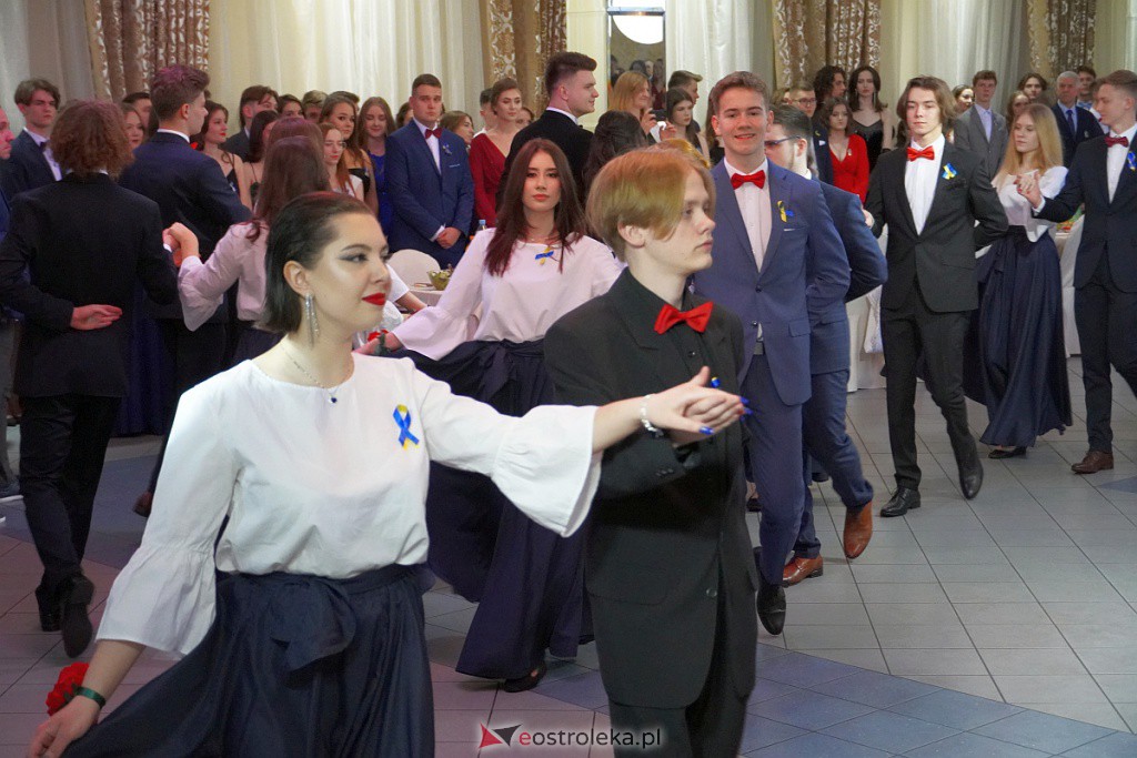Studniówka 2022. I LO w Ostrołęce - zdjęcie #110 - eOstroleka.pl