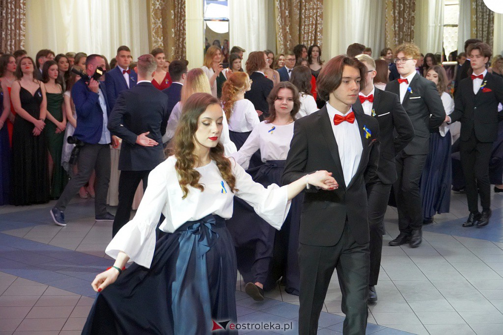 Studniówka 2022. I LO w Ostrołęce - zdjęcie #104 - eOstroleka.pl