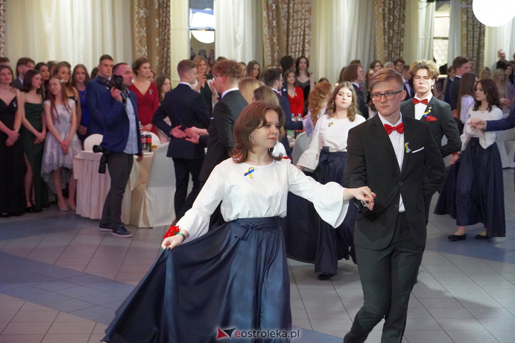 Studniówka 2022. I LO w Ostrołęce - zdjęcie #135 - eOstroleka.pl