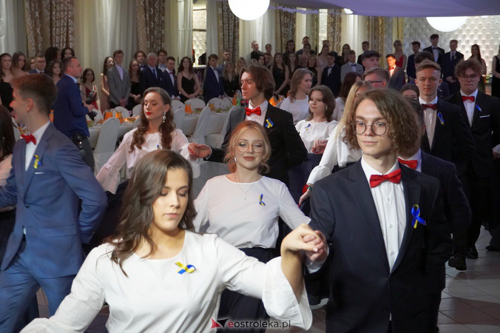 Studniówka 2022. I LO w Ostrołęce - zdjęcie #129 - eOstroleka.pl