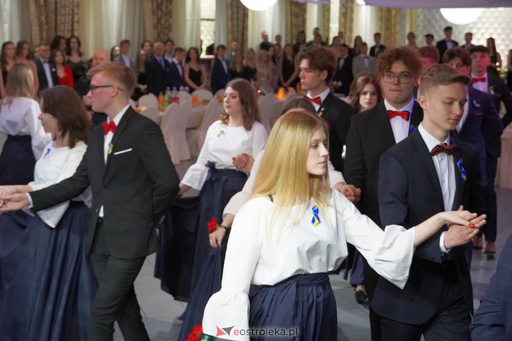 Studniówka 2022. I LO w Ostrołęce - zdjęcie #125 - eOstroleka.pl