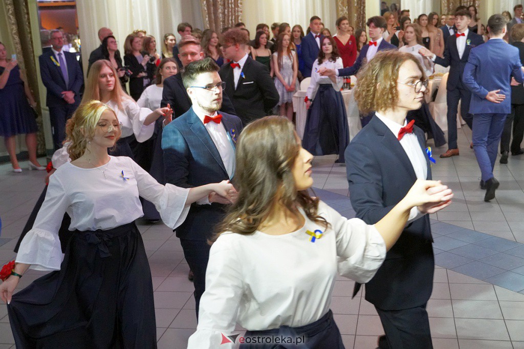 Studniówka 2022. I LO w Ostrołęce - zdjęcie #115 - eOstroleka.pl
