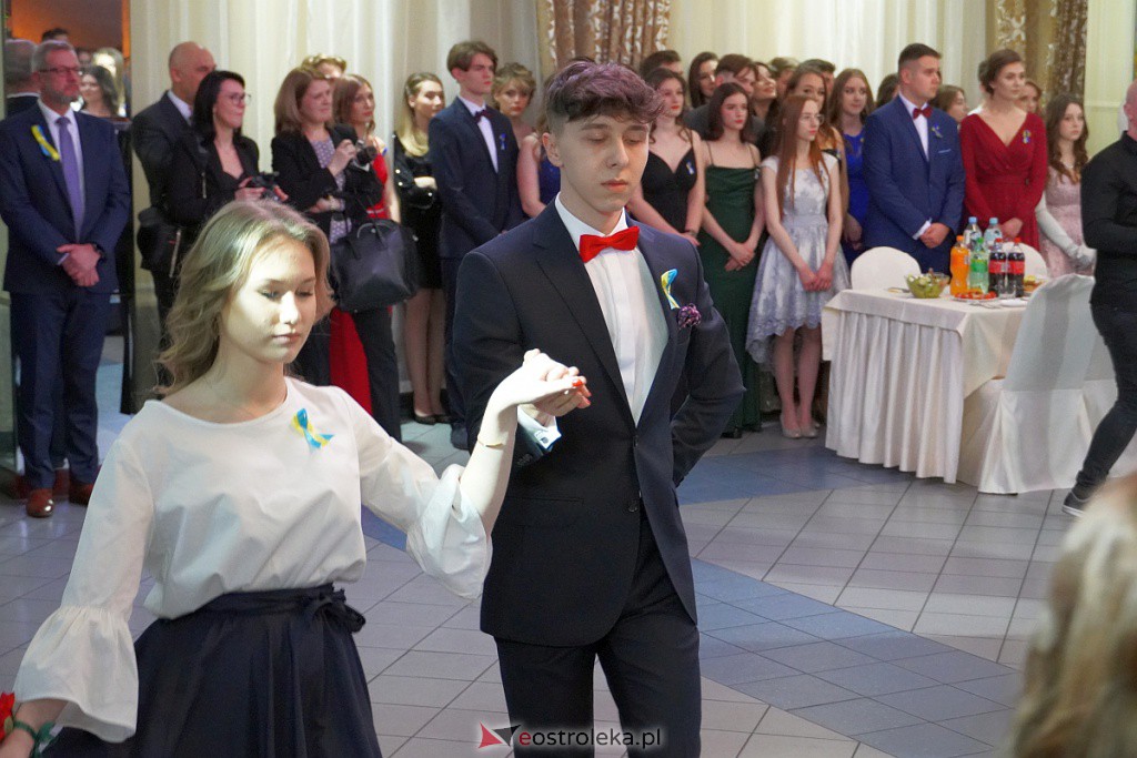Studniówka 2022. I LO w Ostrołęce - zdjęcie #111 - eOstroleka.pl