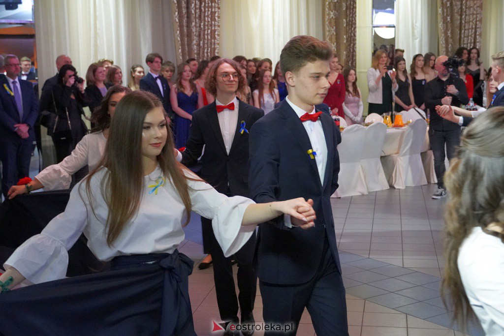 Studniówka 2022. I LO w Ostrołęce - zdjęcie #107 - eOstroleka.pl