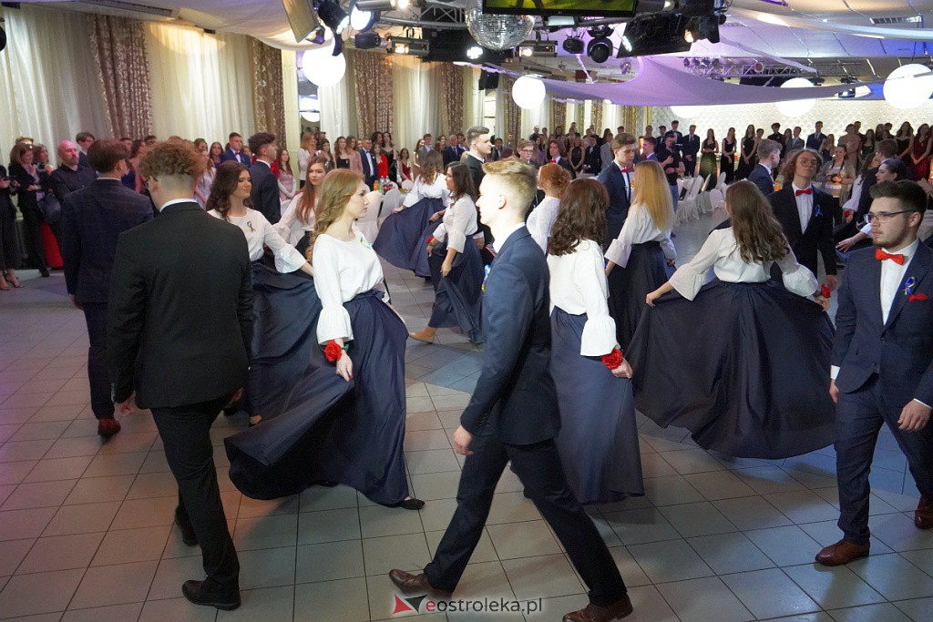 Studniówka 2022. I LO w Ostrołęce - zdjęcie #102 - eOstroleka.pl