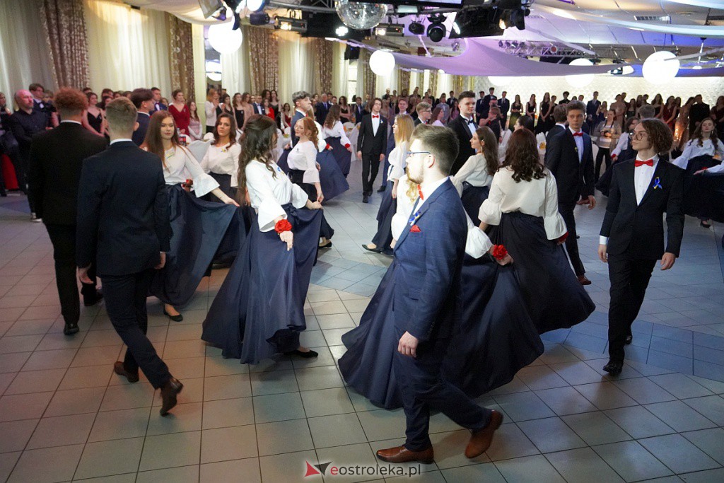 Studniówka 2022. I LO w Ostrołęce - zdjęcie #101 - eOstroleka.pl