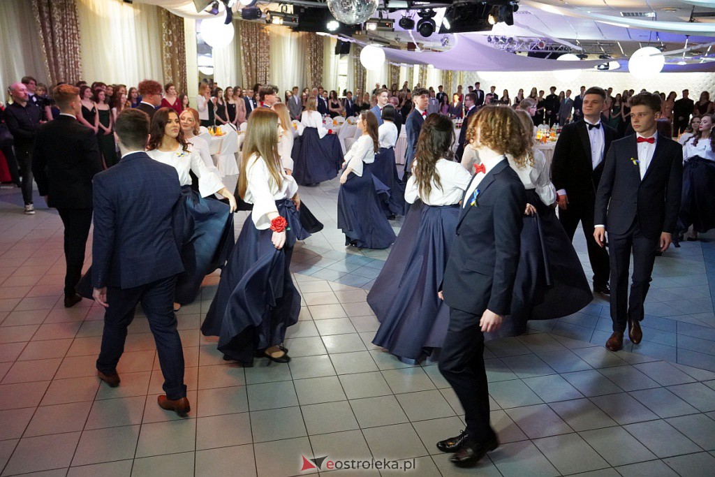 Studniówka 2022. I LO w Ostrołęce - zdjęcie #100 - eOstroleka.pl