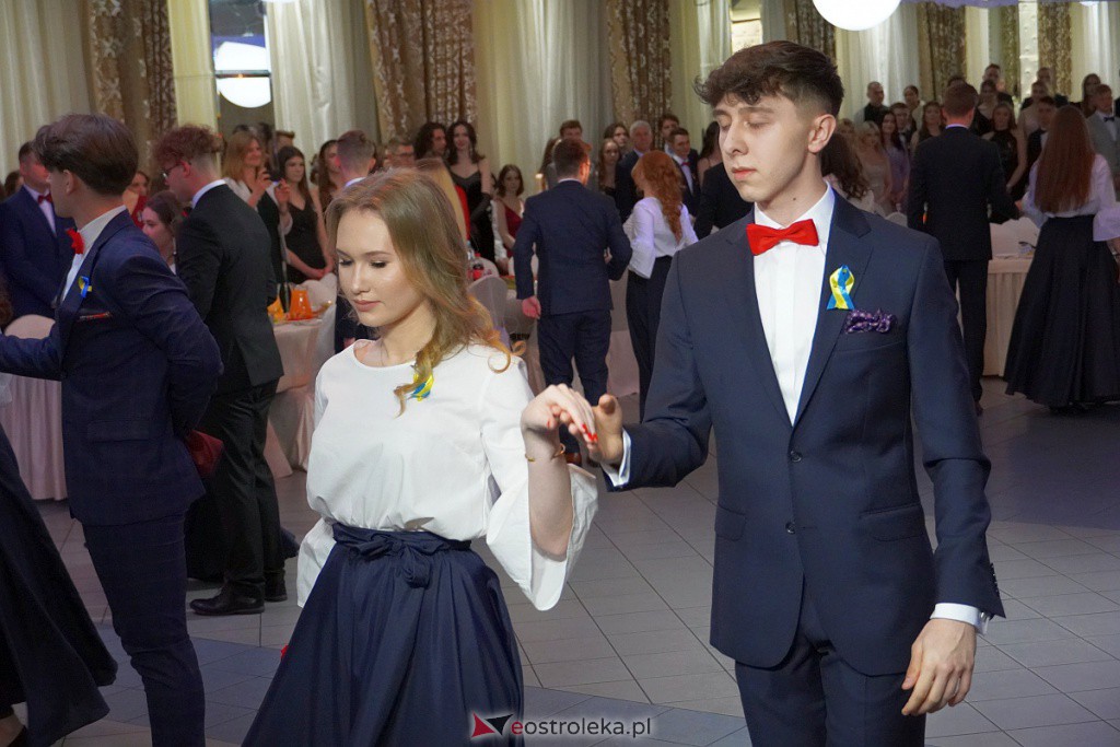 Studniówka 2022. I LO w Ostrołęce - zdjęcie #90 - eOstroleka.pl