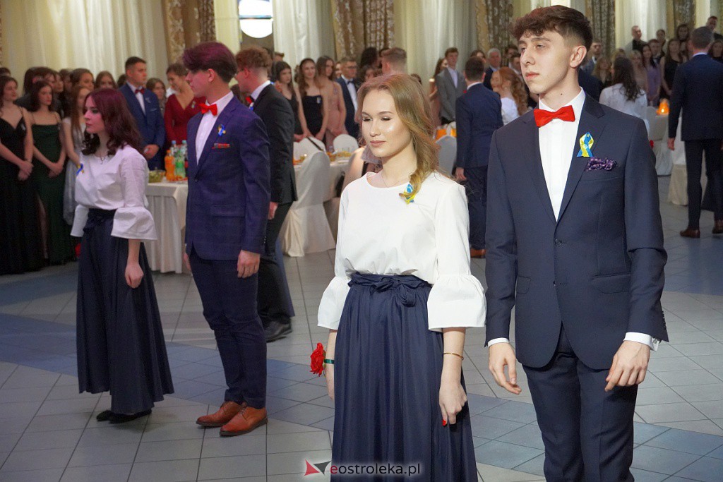 Studniówka 2022. I LO w Ostrołęce - zdjęcie #86 - eOstroleka.pl