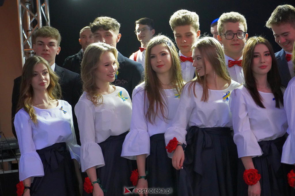 Studniówka 2022. I LO w Ostrołęce - zdjęcie #80 - eOstroleka.pl