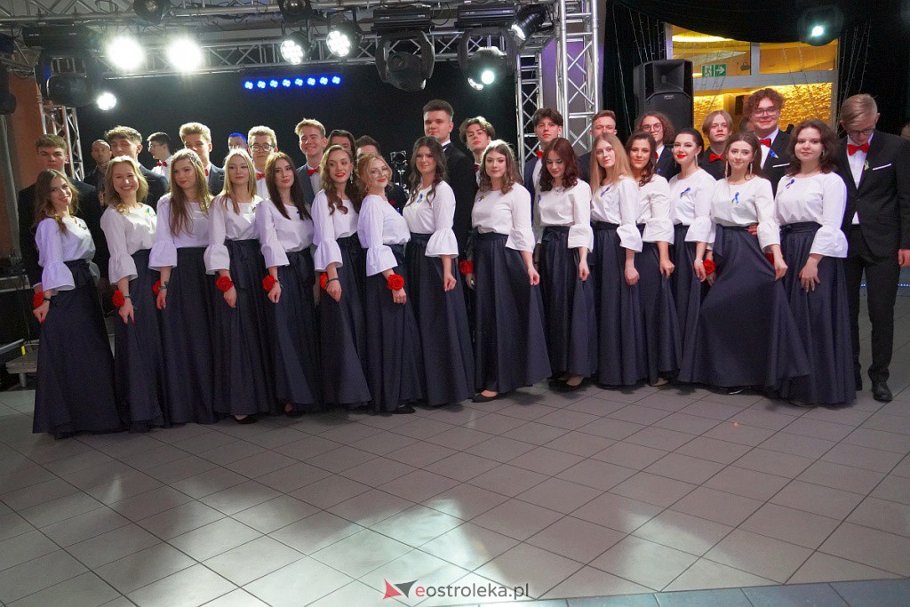 Studniówka 2022. I LO w Ostrołęce - zdjęcie #76 - eOstroleka.pl