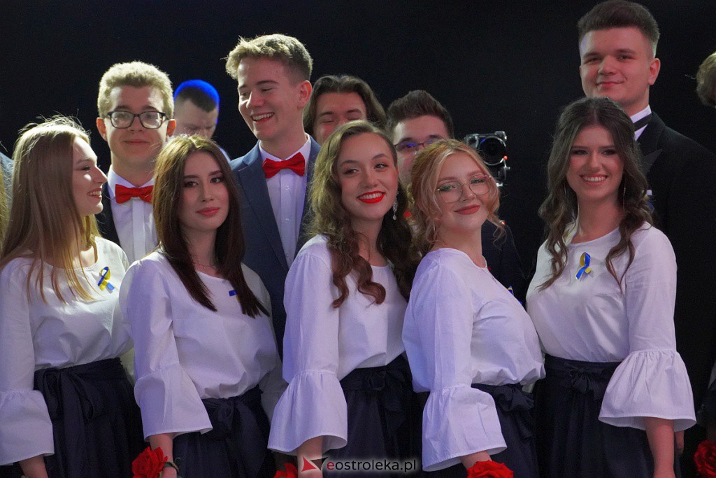 Studniówka 2022. I LO w Ostrołęce - zdjęcie #74 - eOstroleka.pl