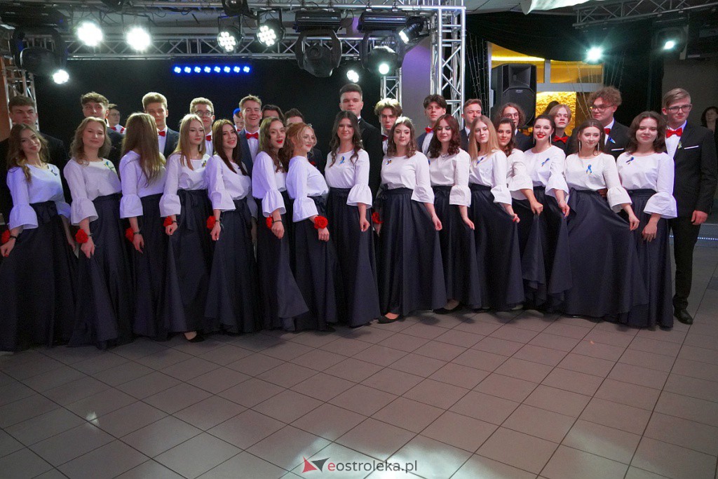Studniówka 2022. I LO w Ostrołęce - zdjęcie #85 - eOstroleka.pl