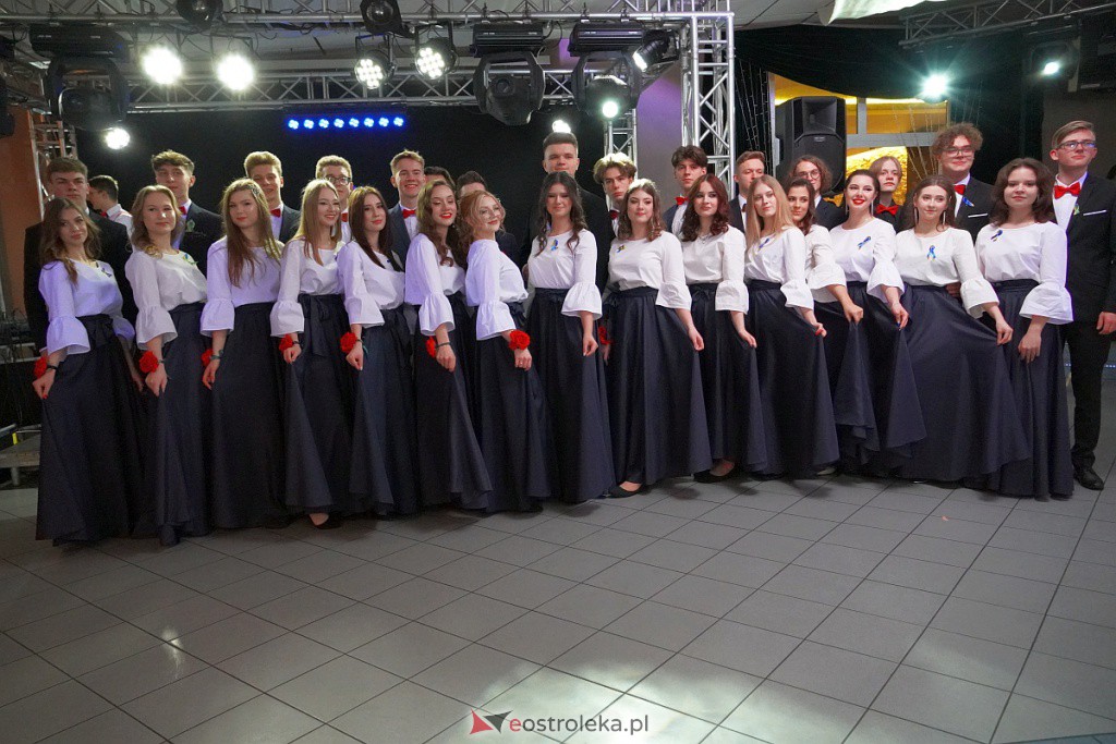 Studniówka 2022. I LO w Ostrołęce - zdjęcie #83 - eOstroleka.pl