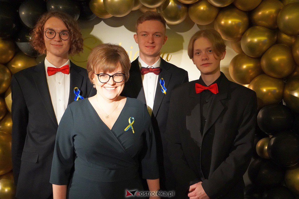 Studniówka 2022. I LO w Ostrołęce - zdjęcie #60 - eOstroleka.pl
