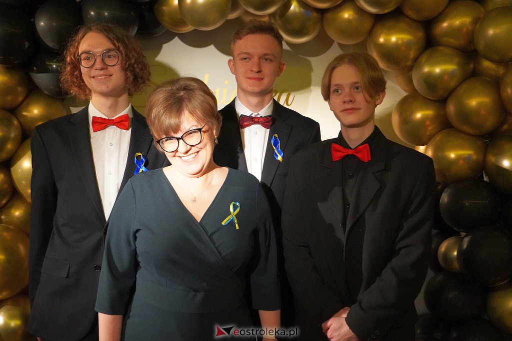 Studniówka 2022. I LO w Ostrołęce - zdjęcie #59 - eOstroleka.pl