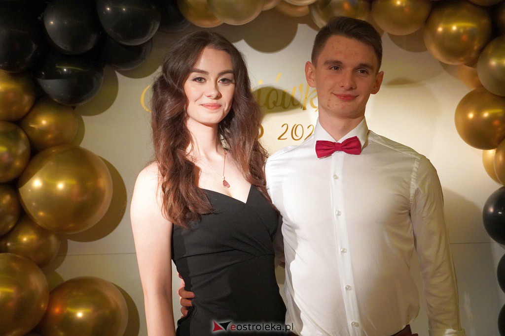 Studniówka 2022. I LO w Ostrołęce - zdjęcie #42 - eOstroleka.pl
