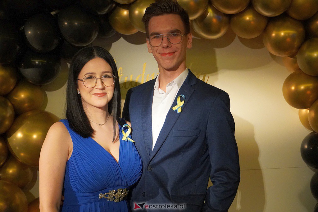 Studniówka 2022. I LO w Ostrołęce - zdjęcie #25 - eOstroleka.pl