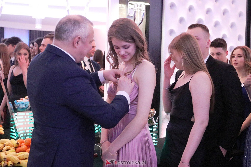 Studniówka 2022. III LO w Ostrołęce [26.02.2022] - zdjęcie #257 - eOstroleka.pl