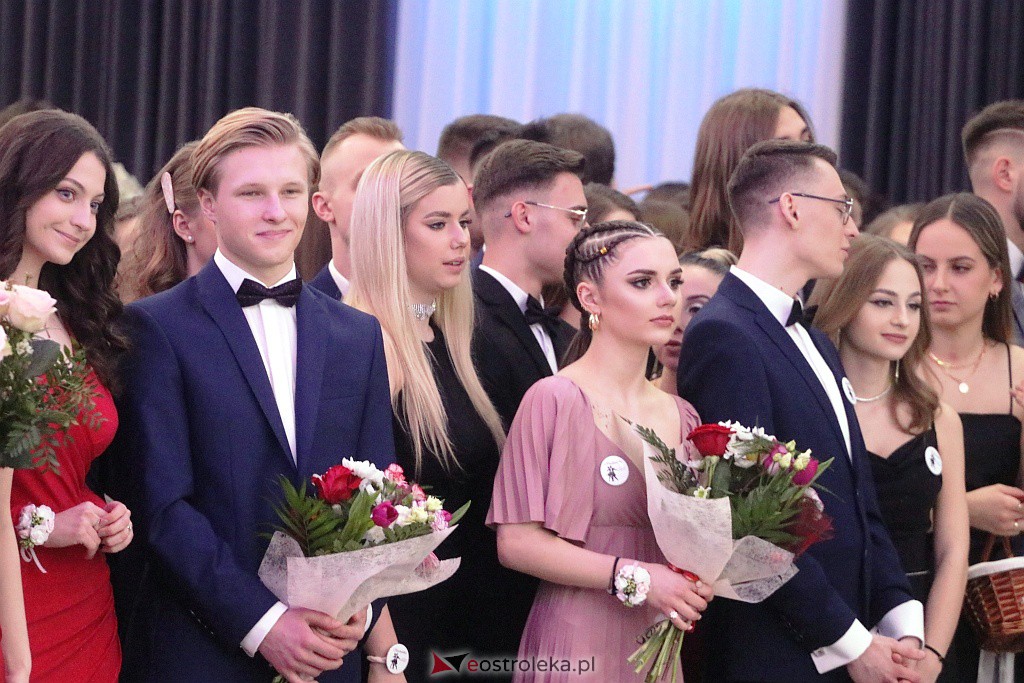 Studniówka 2022. III LO w Ostrołęce [26.02.2022] - zdjęcie #252 - eOstroleka.pl