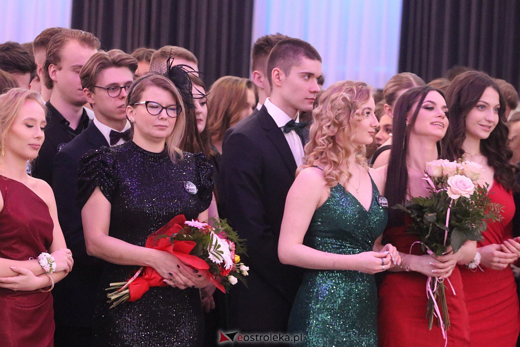 Studniówka 2022. III LO w Ostrołęce [26.02.2022] - zdjęcie #247 - eOstroleka.pl