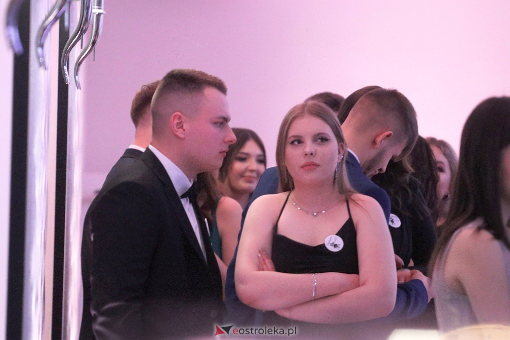 Studniówka 2022. III LO w Ostrołęce [26.02.2022] - zdjęcie #243 - eOstroleka.pl