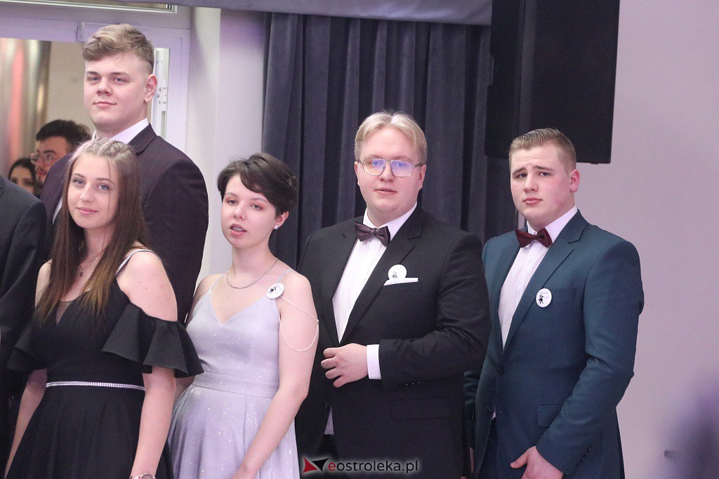 Studniówka 2022. III LO w Ostrołęce [26.02.2022] - zdjęcie #229 - eOstroleka.pl