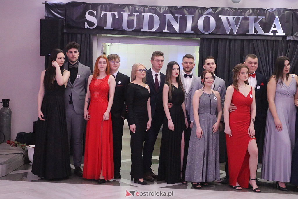 Studniówka 2022. III LO w Ostrołęce [26.02.2022] - zdjęcie #203 - eOstroleka.pl