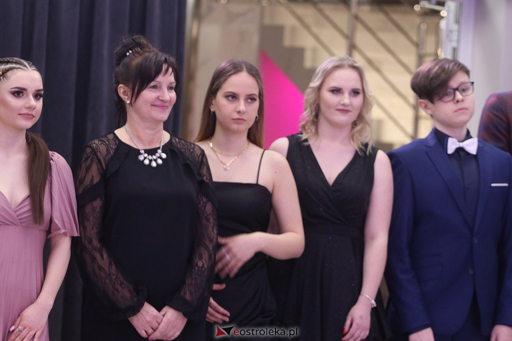 Studniówka 2022. III LO w Ostrołęce [26.02.2022] - zdjęcie #183 - eOstroleka.pl