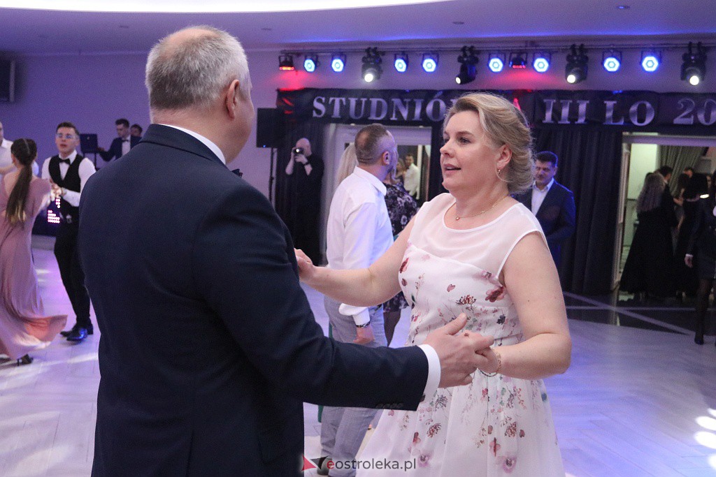 Studniówka 2022. III LO w Ostrołęce [26.02.2022] - zdjęcie #58 - eOstroleka.pl