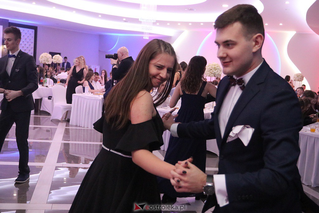 Studniówka 2022. III LO w Ostrołęce [26.02.2022] - zdjęcie #49 - eOstroleka.pl